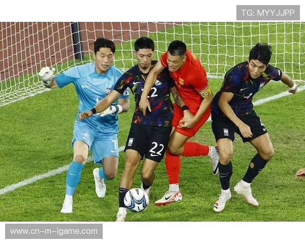 上海足球队团队协作引发热议球迷对战术配合与球员默契的不同看法