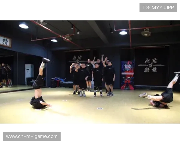 武汉街舞队心理素质探讨:如何在舞台上展现自我与团队精神 武汉街舞队心理素质探讨:如何在舞台上展现自我与团队精神